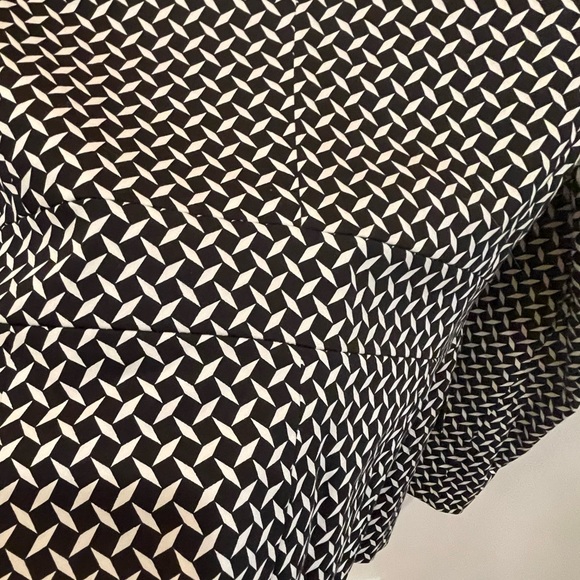 New York and Company Blazer !  Deep Navy and White Geometric Print -2 Button - Picture 12 of 13